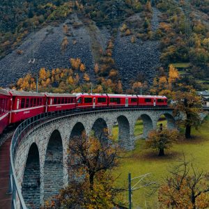 BERNINA EKSPRESİ İLE HEIDI KÖYLERİ İTALYA-İSVİÇRE AİLE TURU